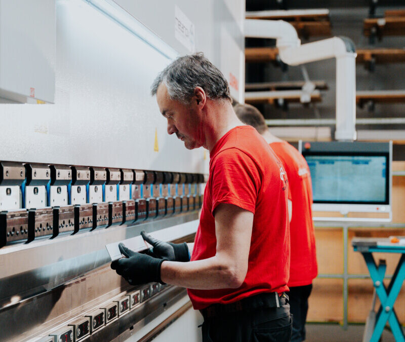 CNC plooier – metaalbewerker
